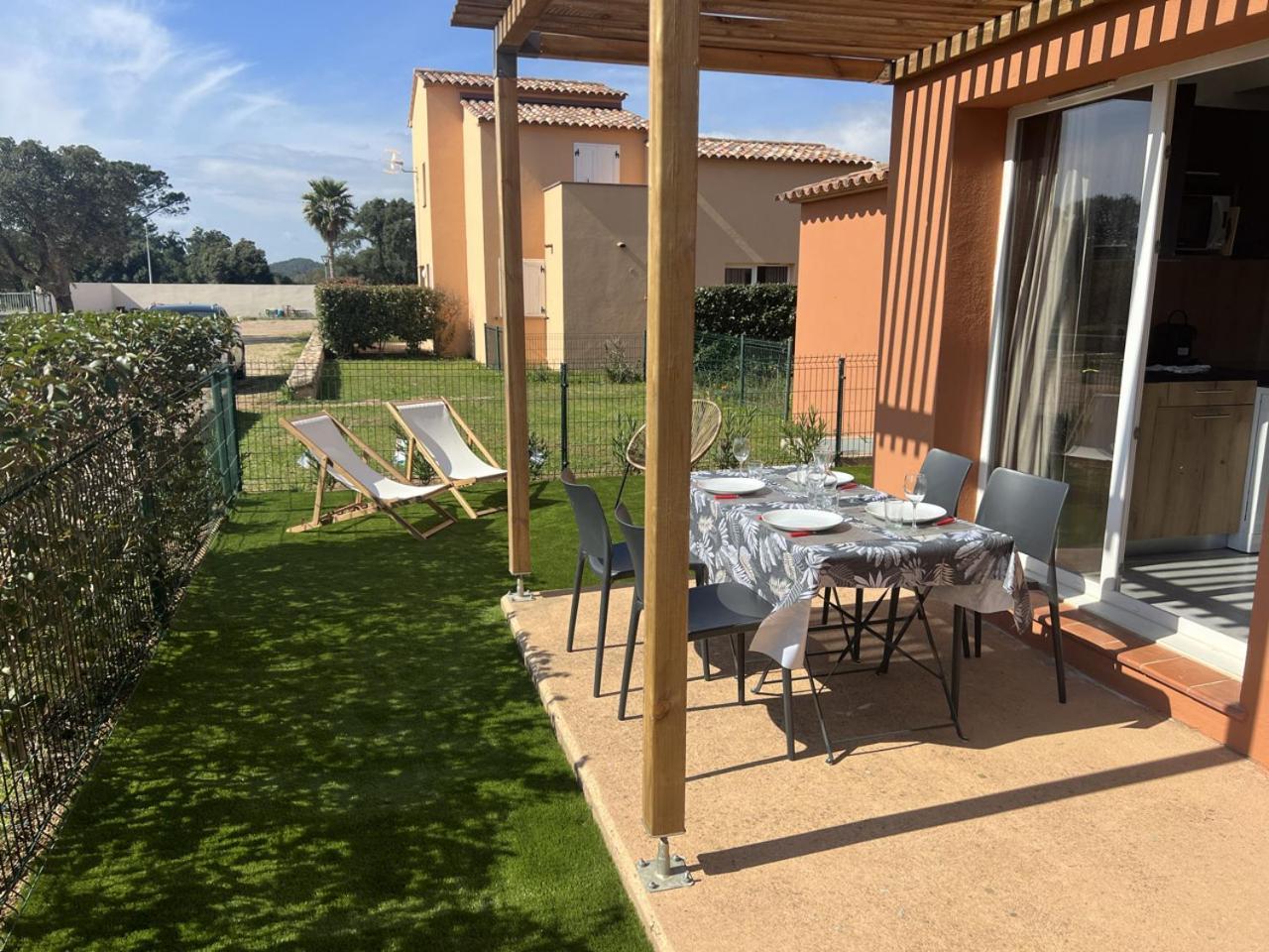 Residence Hoteliere Les Hameaux De Saint Cyprien Appartement 2 Chambres Lecci Exteriér fotografie