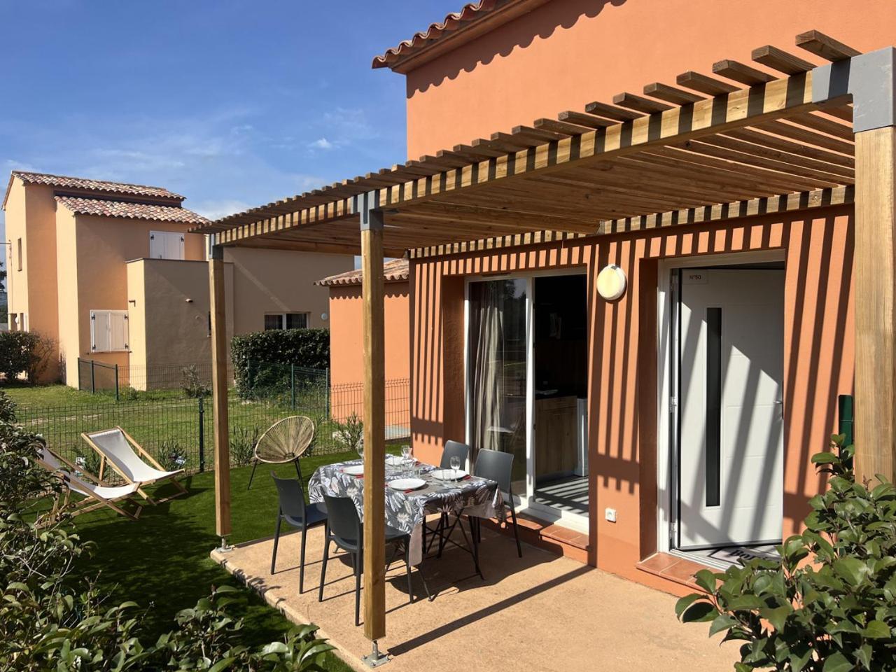 Residence Hoteliere Les Hameaux De Saint Cyprien Appartement 2 Chambres Lecci Exteriér fotografie